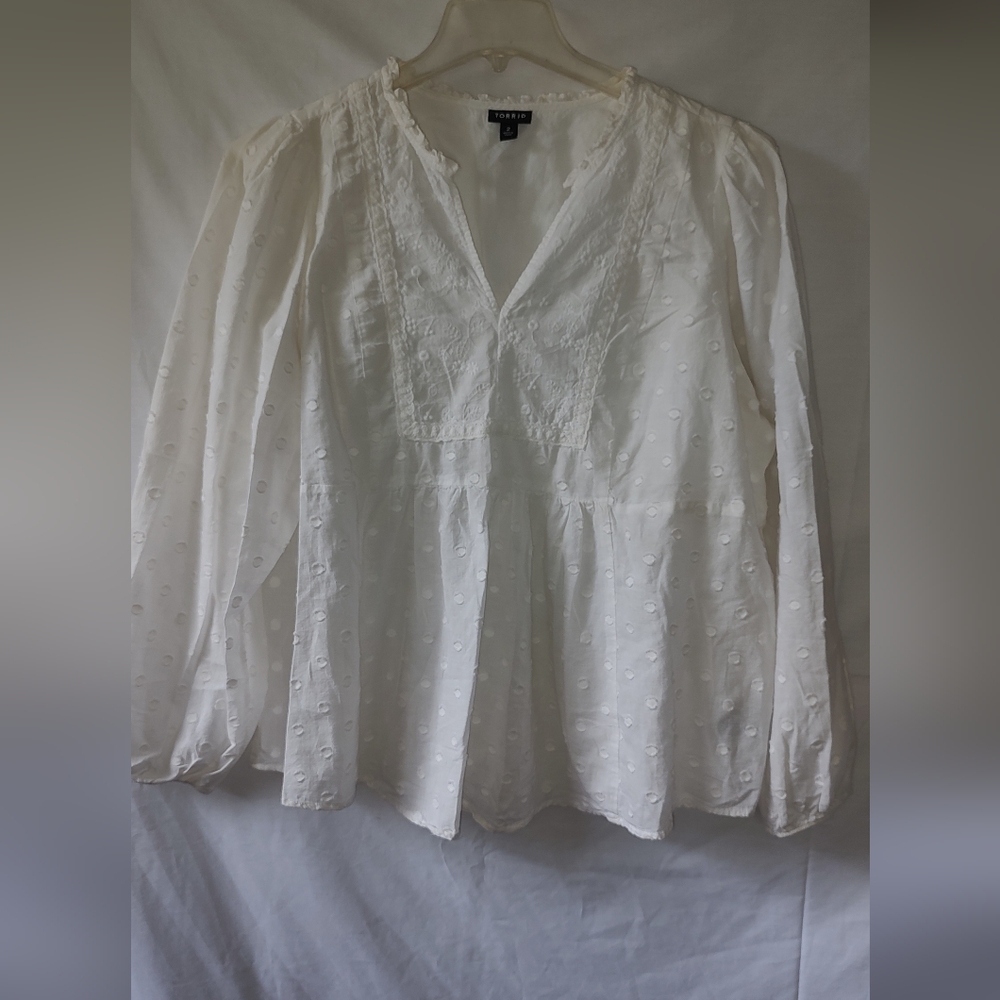 Torrid White Elegant White Embroidered Women's Top Size 2 Cottagecore - Picture 2 of 4